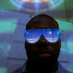 money933