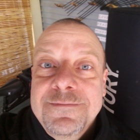 drewblueeyes