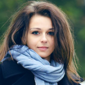 AdrianaLarty