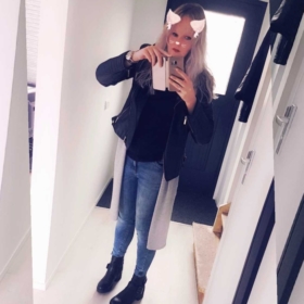 Becca_